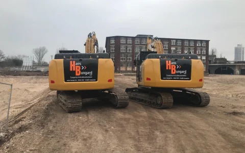 Hans Bungard Bagger und LKW im Baustelleneinsatz